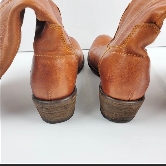 Frye Carson Pull On Boots - Picture 4 of 10